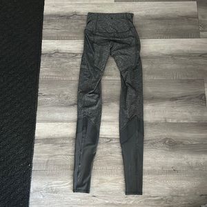LuluLemon women gray grey stretch pants legging  no size listed measure small